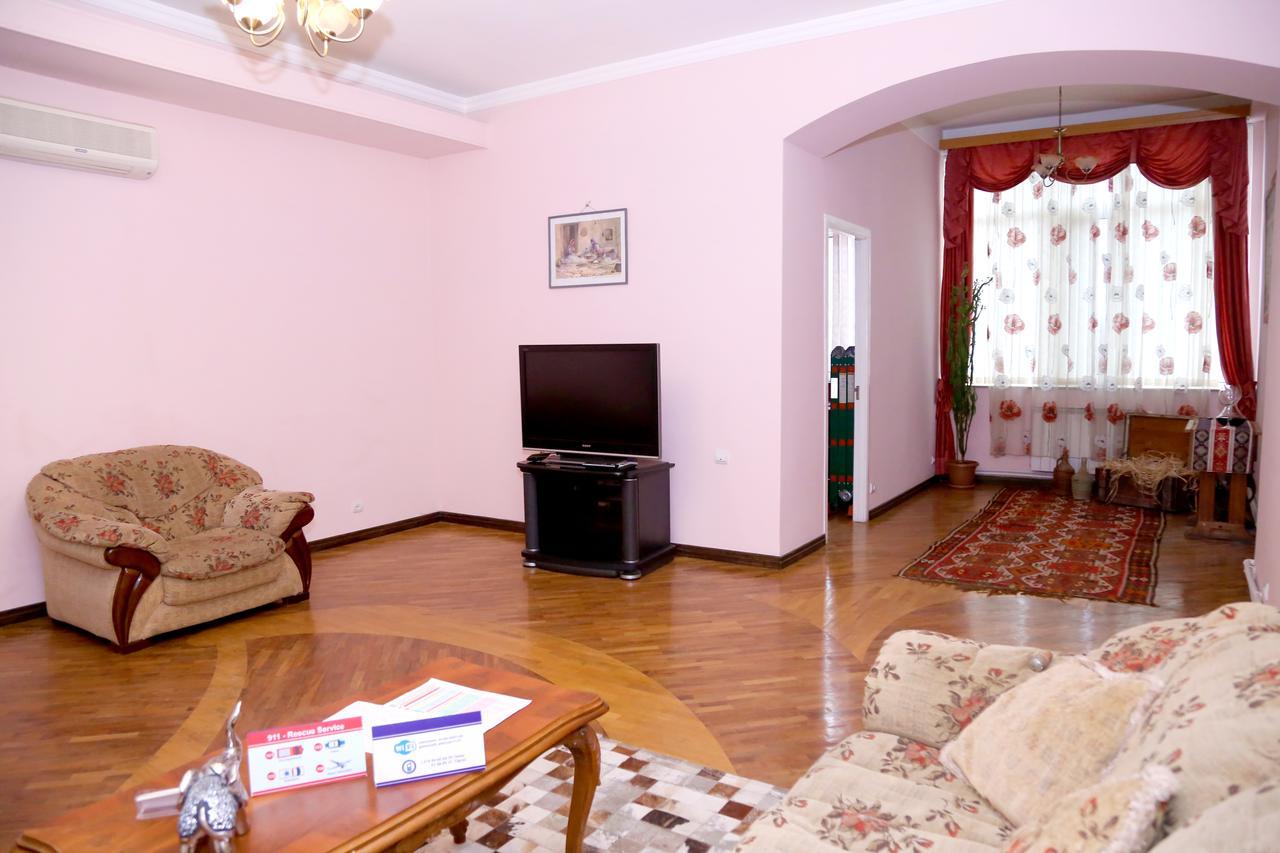 Apartment On 11 Amiryan Street Erivan Dış mekan fotoğraf