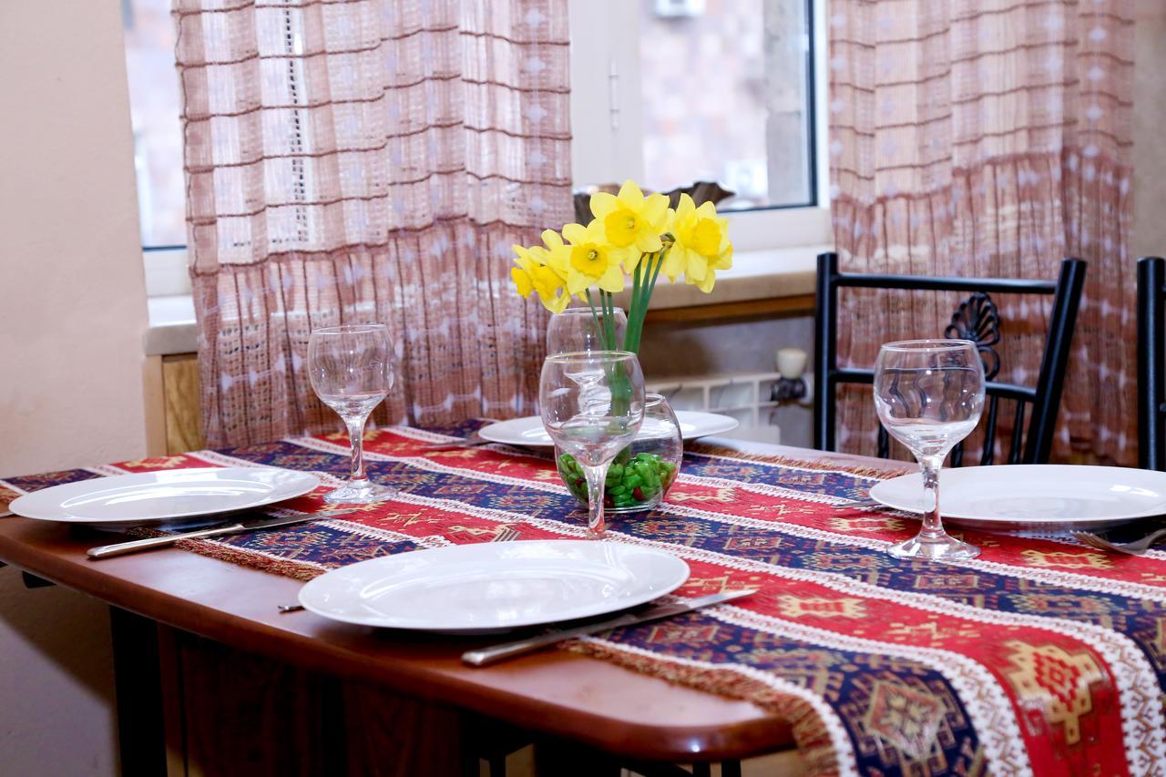 Apartment On 11 Amiryan Street Erivan Dış mekan fotoğraf