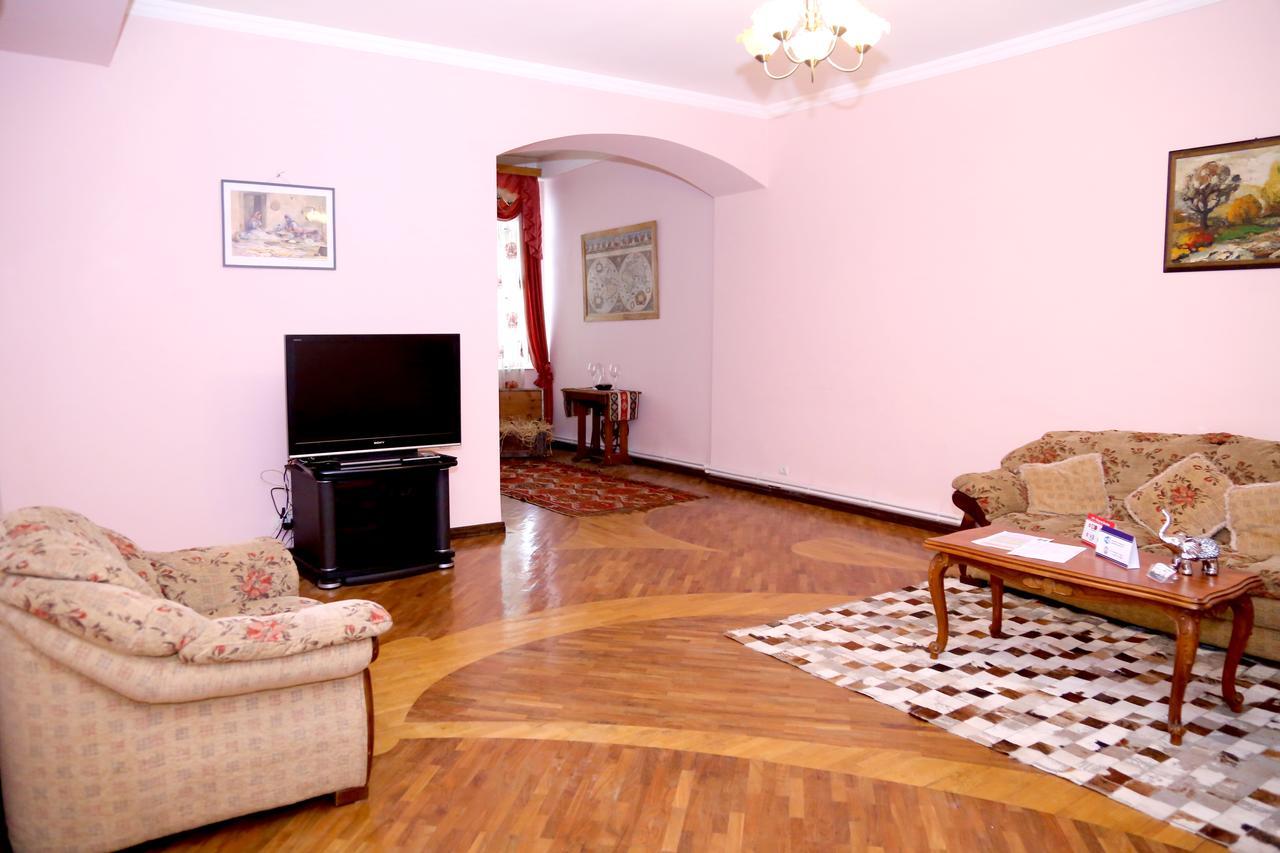 Apartment On 11 Amiryan Street Erivan Dış mekan fotoğraf